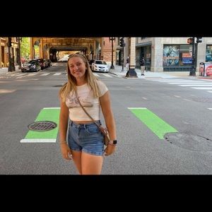 Meet your Posher, Bela